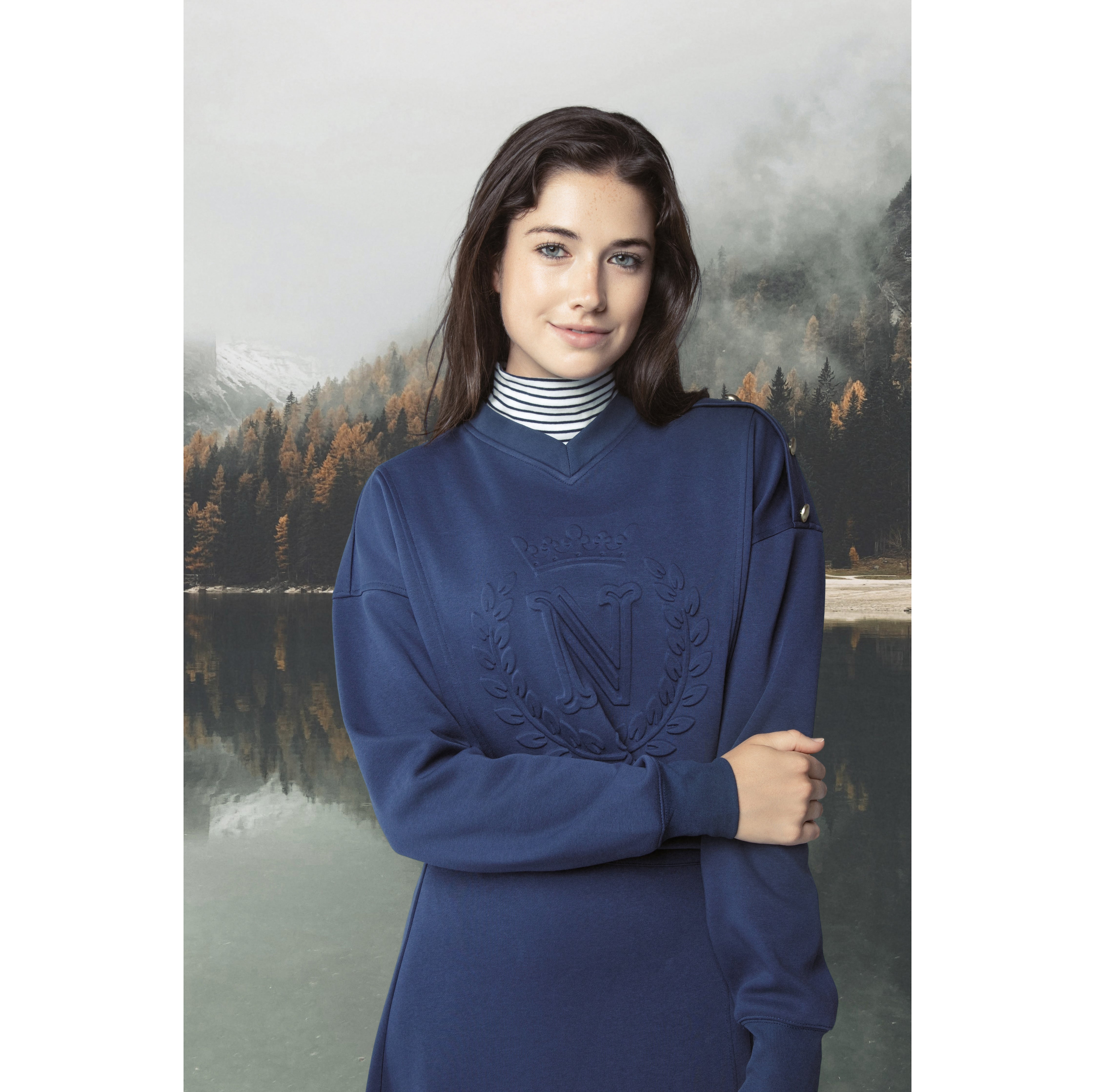 NAVY MIRA SWEATSHIRT