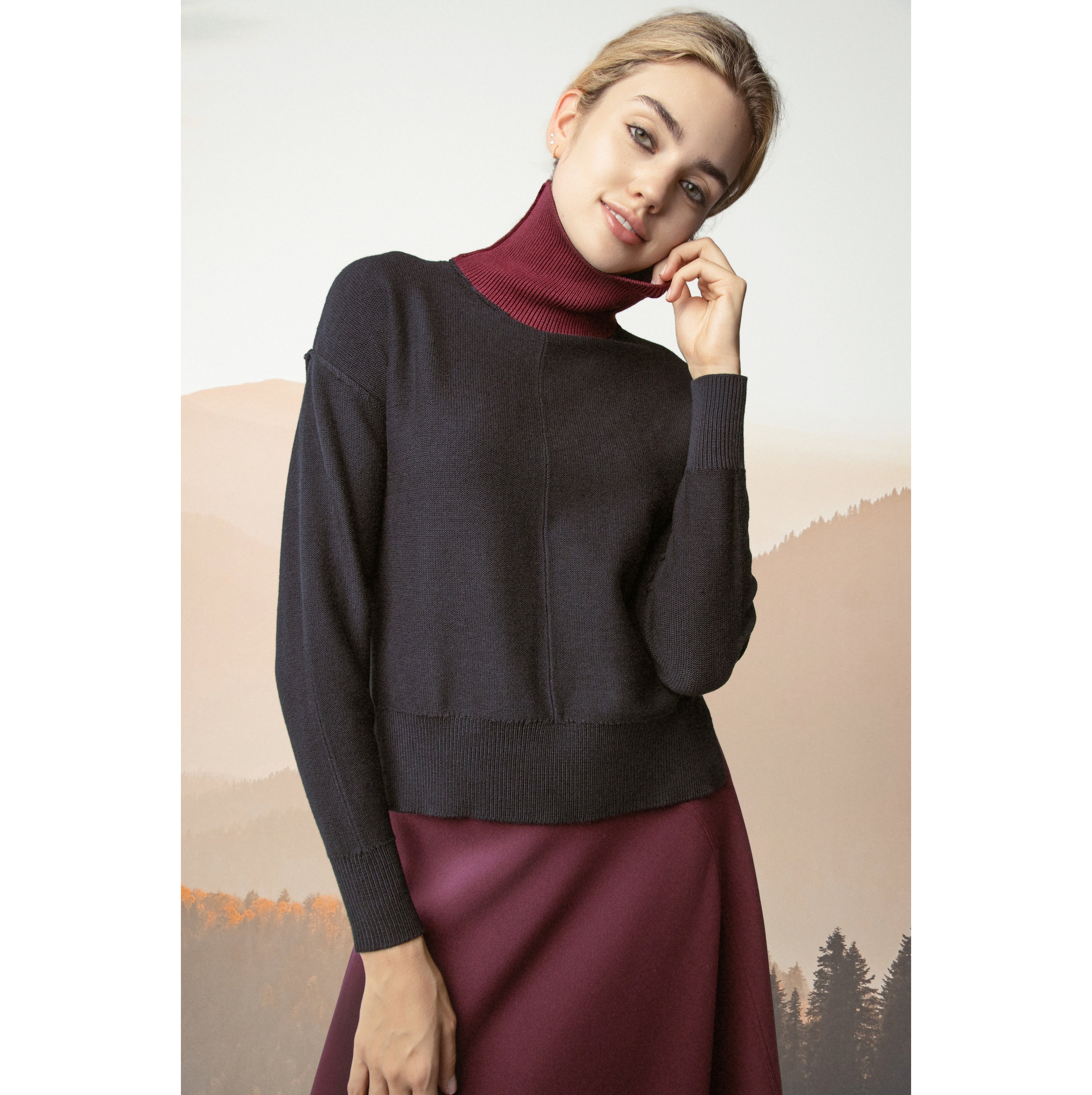 BLACK/WINE ROLL NECK SWEATER