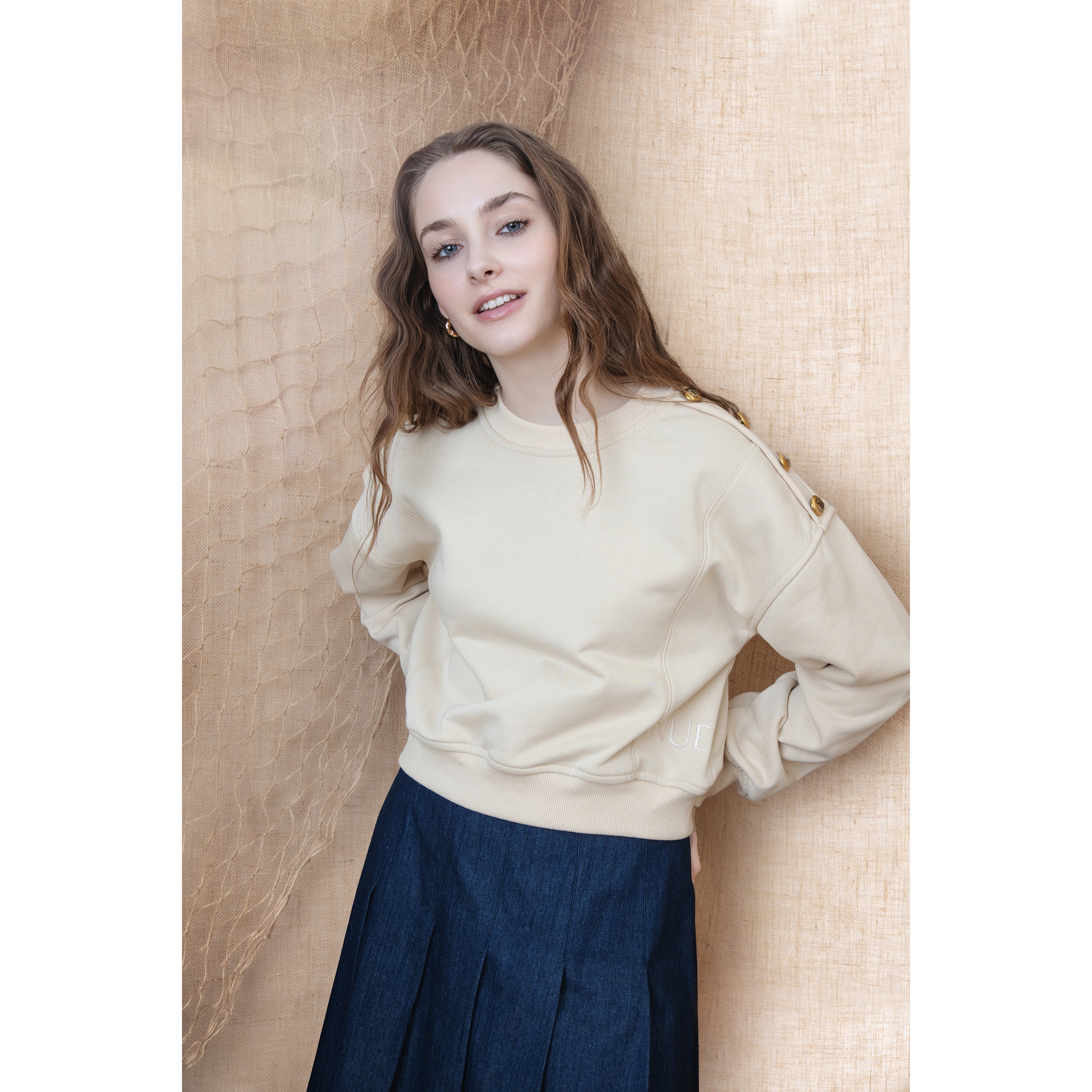 BEIGE FABLE SWEATSHIRT